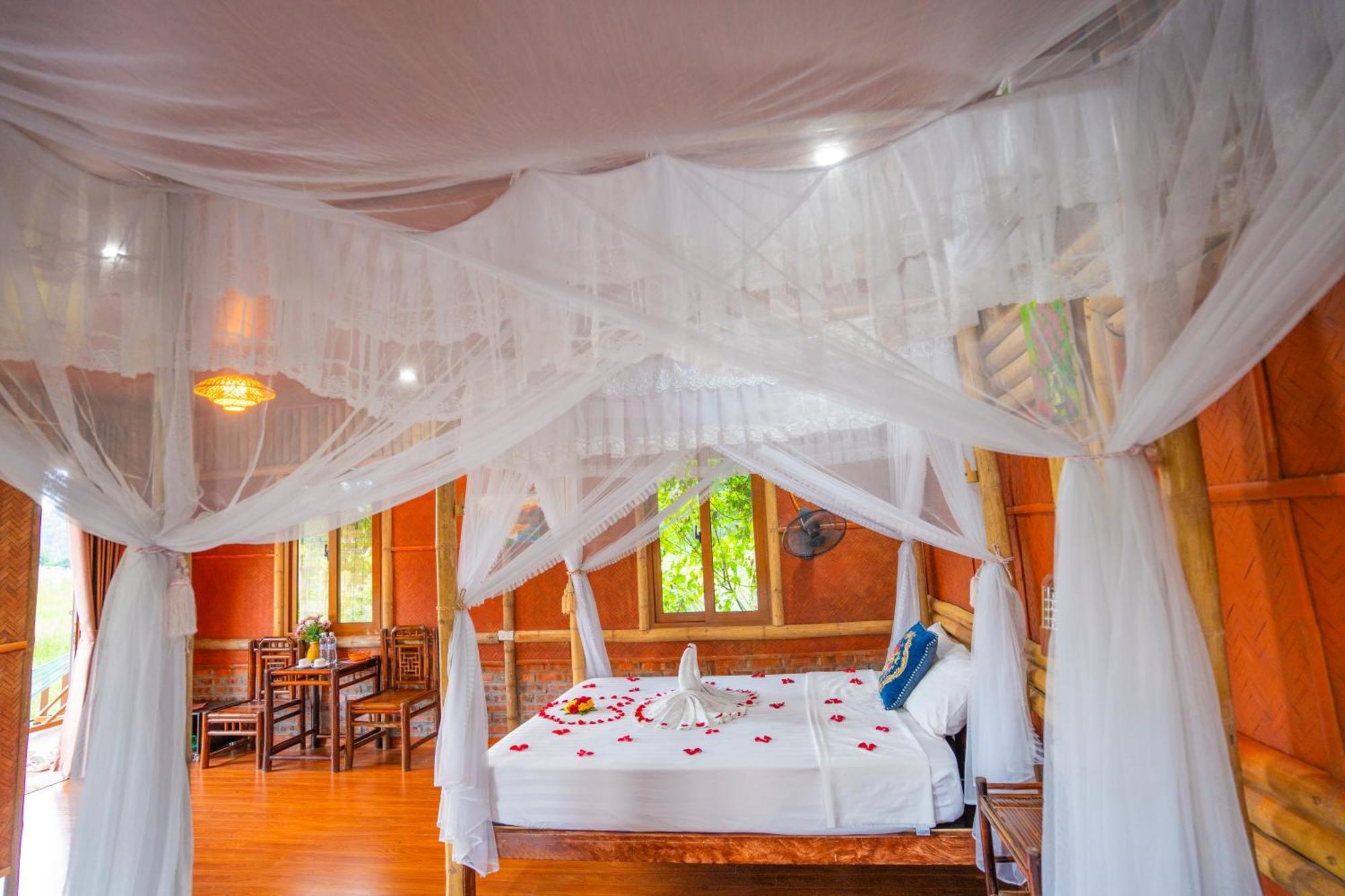 Lotus Field Homestay นิญบิ่ญ ภายนอก รูปภาพ